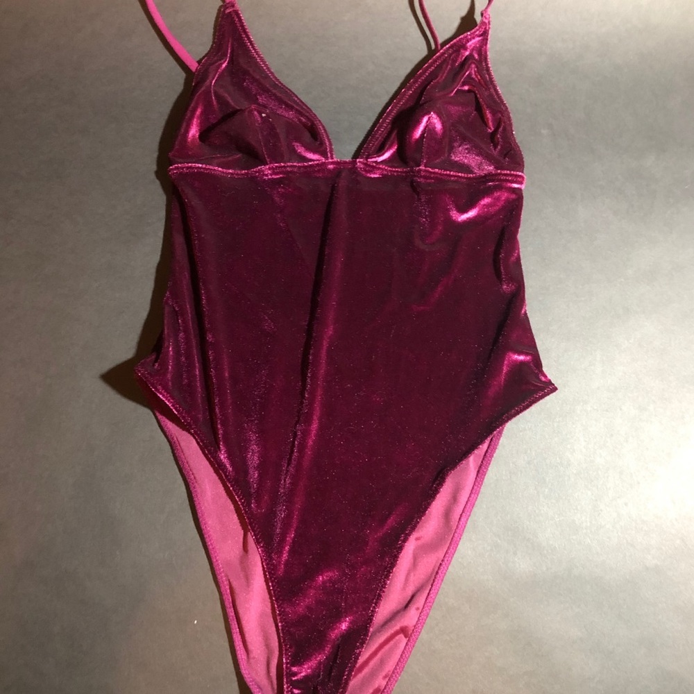 Red velvet body con